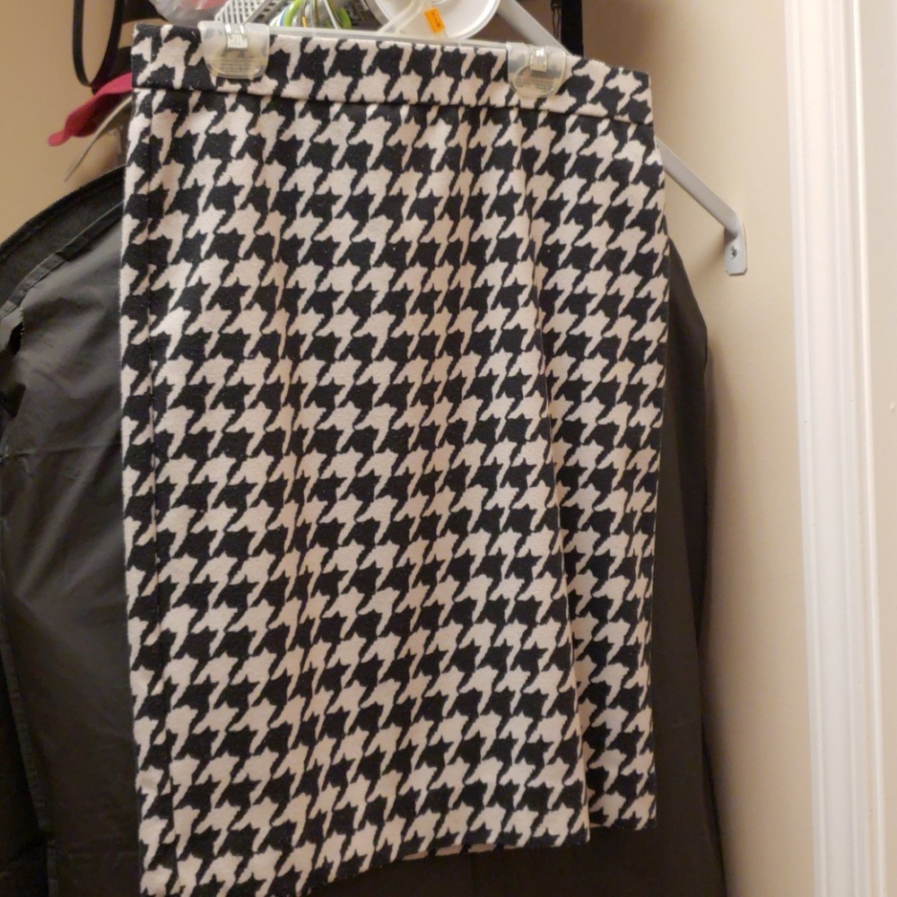 Houndstooth skirt